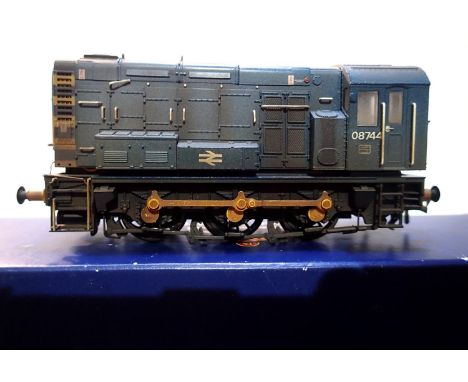 OO scale Bachmann 32-115, class 08 diesel, re-numbered 08744, blue weathered, body loose on chassis, no front coupling, wear 