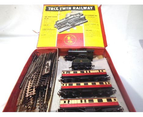 OO scale Trix Twin train set, Pytchley and tender, Green, 62750 with three short Carmine/Cream coaches, selection of fibre tr