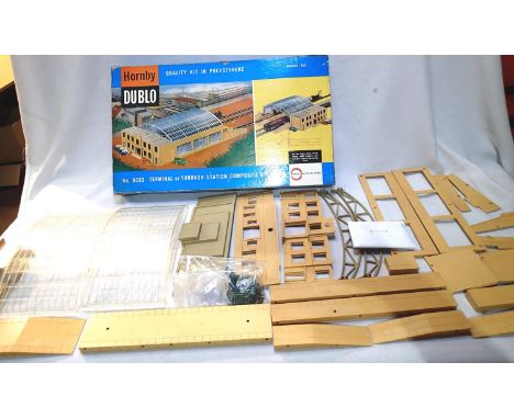 Hornby Dublo 5083 Terminal Station kit, appears complete (unchecked), may have pieces missing, excellent condition, box lid h