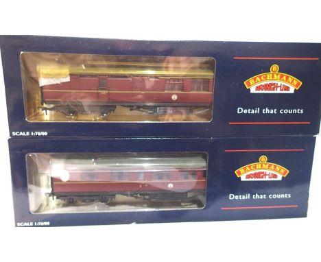 OO scale, 2x Bachmann Thompson, BR maroon coaches, 34-403 and 34-453, both in excellent condition, boxes with slight wear. P&