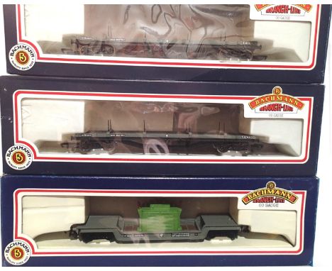 OO scale, Bachmann, 3x bogie wagons, 33-851 - 30 ton bogie bolster 2x, 33-877 - 45 ton well wagon with transformer, very good