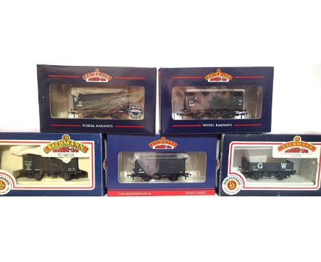 OO scale, Bachmann, 5x assorted wagons, all GWR Livery, fruit, cattle, vent etc. all in excellent condition, boxes with stora