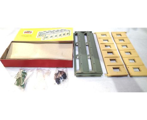 Hornby Dublo 5005 engine shed kit, appears new and unused, glazing, vents, windows/drainpipes, nuts and bolts, all in factory