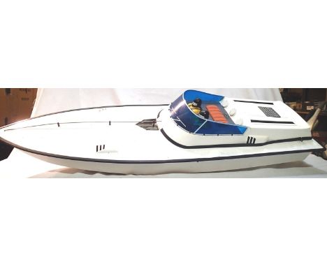 Radio control power boat, 1 metre, electric powered, plastic construction, complete with some radio control but requires tran