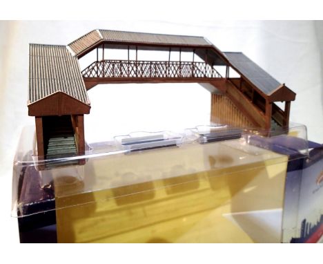 OO gauge Bachmann Scenecraft 44-020 covered metal footbridge, in near mint condition, storage wear to box. P&amp;P Group 1 (£