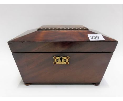 George III mahogany tea caddy, the hinged lid revealing two lidded compartments, width 22.5cm