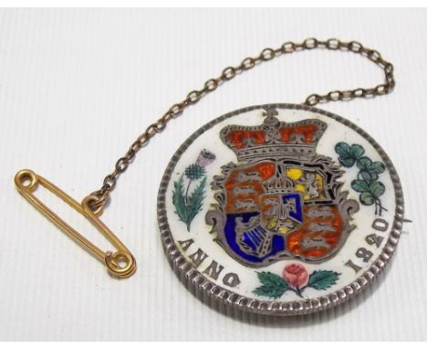 George IV silver and enamel commemorative brooch made with a half crown coin and with yellow metal safety chain, weight overa