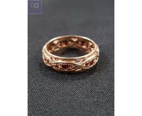 9 CARAT GOLD RUBY RING 