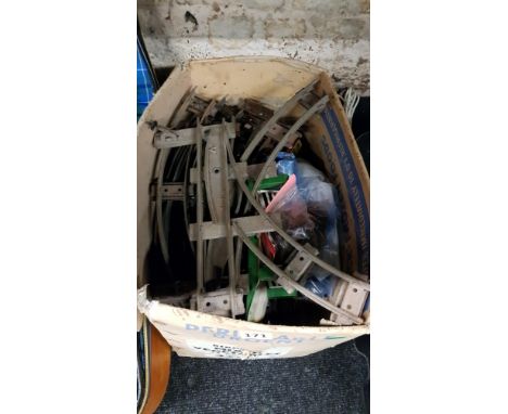 BOX OF ANTIQUE MODEL TRAIN ITEMS 