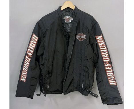 Motorradjacke "Harley Davidson". Nylon (schwarz). Tragespuren. Größe XXL.