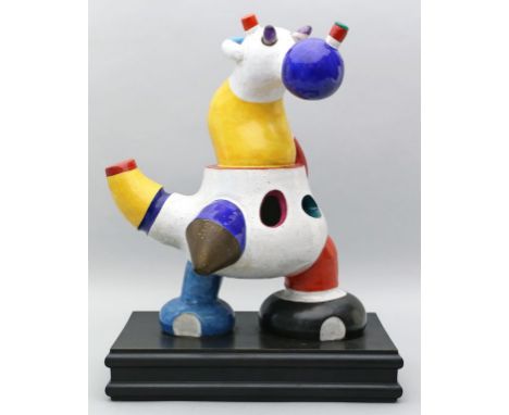 Alt, Otmar (geb.1940 Werningerode) Abstraktes Tier: "Pluto ohne Schwanz", so auf Unterseite des Holzsockels bez. Farbig bemal