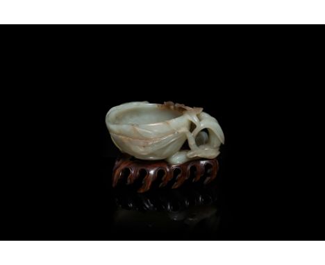 Full title: A Chinese mottled celadon and brown jade peach-form brush washer, QingDescription: L.: 14 cm - H.: 9 cm (incl. st