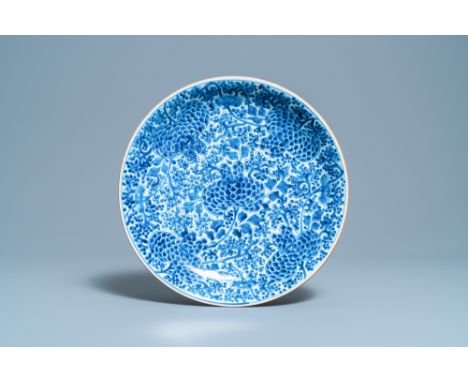 Full title: A Chinese blue and white dish with floral design, KangxiDescription: Dia.: 35 cmInformation concerning condition 