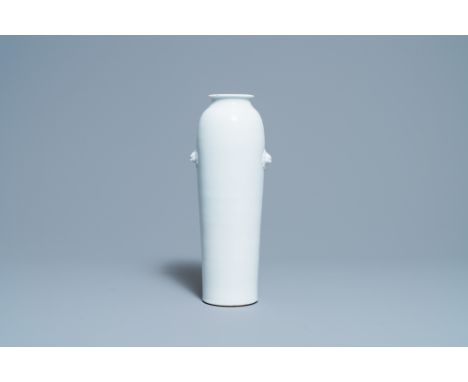 Full title: A Chinese Dehua blanc de Chine vase, KangxiDescription: H.: 35 cmInformation concerning condition reports:The abs