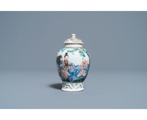 Full title: A fine Chinese famille rose tea caddy and cover, YongzhengDescription: H.: 12,5 cmInformation concerning conditio
