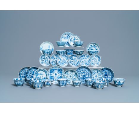 Full title: 18 Chinese blue and white saucers and 17 cups, Kangxi and laterDescription: Dia.: 13,5 cm (the largest saucer)Dia