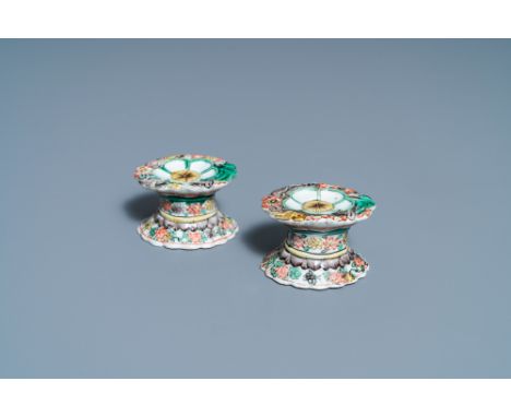 Full title: A pair of Chinese famille verte salts, KangxiDescription: L.: 9 cm - H.: 6 cmInformation concerning condition rep