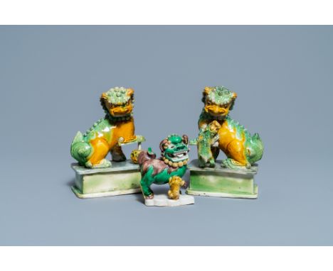 Full title: Three Chinese sancai-glazed models of Buddhist lions, KangxiDescription: H.: 16 cm - L.: 11,5 cm (the largest)Ê P