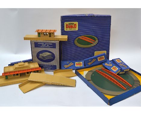 Hornby-Dublo 00 Gauge 3-Rail Buildings Track and Controllers,  Through Station and Island Platform both with ramps, large col