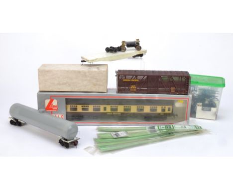 A large quantity of un-completed kit- and scratch-built American O Gauge Locomotives and Freight Stock, including 6 bogie tan