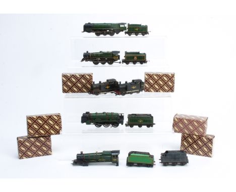 Tri-ang TT Gauge Steam Locomotives for repair and restoration, Britannia and Tender, lacks nameplate front bogie unattached, 