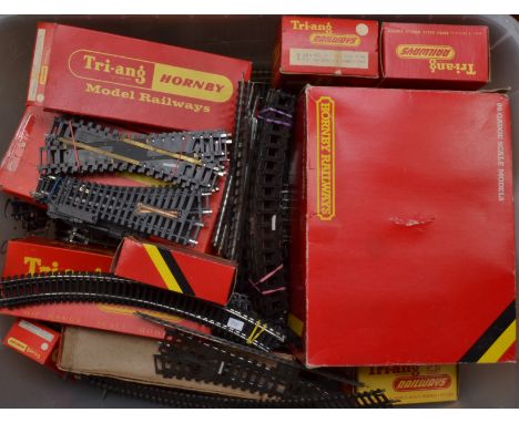 Tri-ang 00 Gauge Accessories and large quantity of track Accessories including Viaduct, various station platforms, Engine She