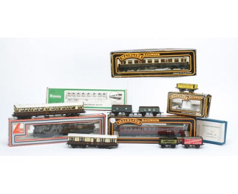 Various 00 Gauge RTR and made and unmade Coaches and wagons kits, Roxey Mouldings unmade Coach kits, LSWR, 4C6  6LAV, 4C1 Bra