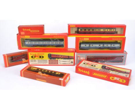 Tri-ang/Tri-ang-Hornby and Hornby 00 Gauge Coaches, early Tri-ang short red (2), red and cream (2), med length BR SR (3), WR 