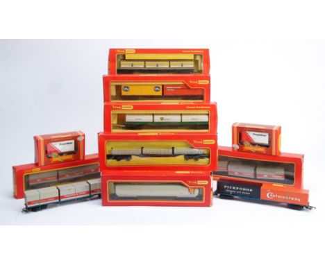 Tri-ang and Tri-ang Hornby 00 Gauge Container wagons and bogie Tank wagons R633 Freightliner Container wagon (8, four boxed),