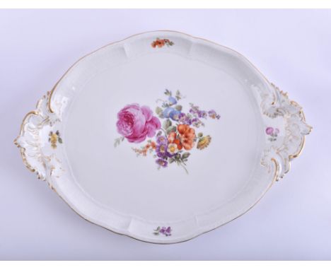   Große Anbietplatte KPM   Dekor Deutsche Blume Bouquet, farbig und goldstaffiert, blaue Szeptermarke, erste Hälfte 19 Jh., 2