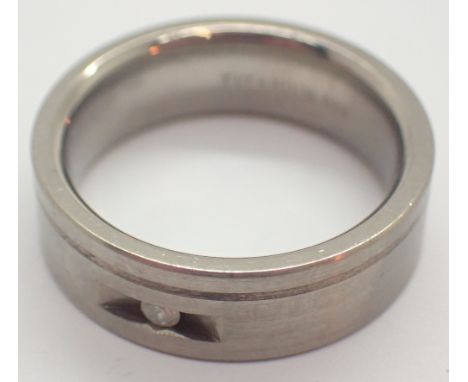 Gents titanium diamond set band size R 4.4g
