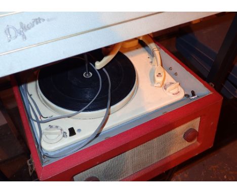 Vintage Defiant mono record player 