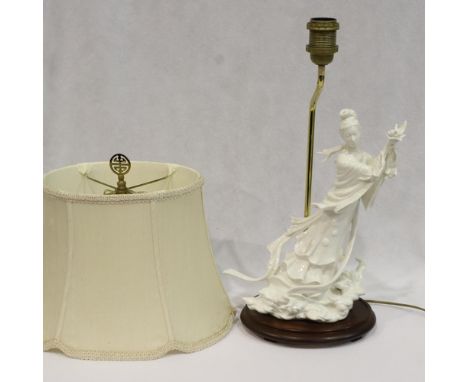 Franklin Mint Goddess of the Heavenly Flowers table lamp, by Mei-Lin-Li, no cracks or chips, H: 68 cm with shade. All electri