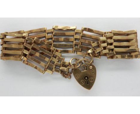 9ct gold gate bracelet with padlock clasp and safety chain, L: 18 cm, 10.4g. UK P&amp;P Group 0 (£6+VAT for the first lot and