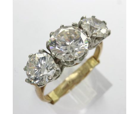 9ct gold trilogy ring set with cubic zirconia, size P/Q, 3.6g. UK P&amp;P Group 0 (£6+VAT for the first lot and £1+VAT for su