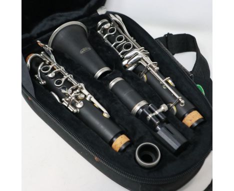 Hanson England clarinet in carry bag. UK P&amp;P Group 3 (£30+VAT for the first lot and £8+VAT for subsequent lots) 