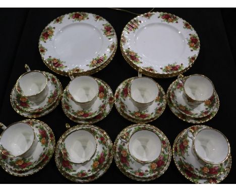 Royal Albert tea and dinner service in the Old Country Roses pattern, an eight place setting (32). Not available for in-house
