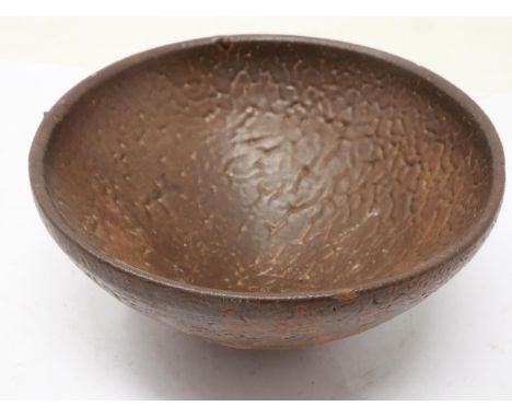 Song Dynasty brown salt glazed tea bowl, D: 10 cm. UK P&amp;P Group 2 (£20+VAT for the first lot and £4+VAT for subsequent lo