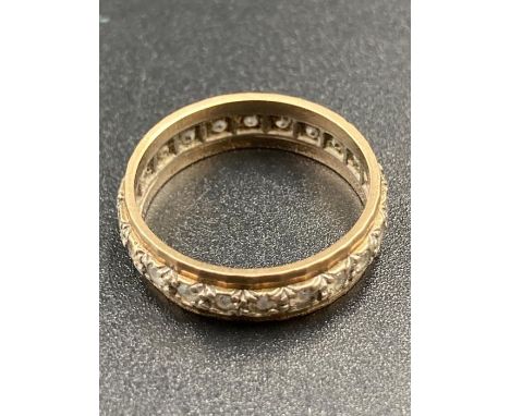 A 9ct gold fashion ring (Approximate Total Weight 2.7g) (Size N)