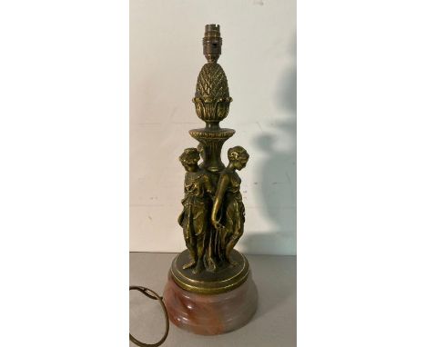 An antique brass table lamp on a marble base in the French style (H52cm)