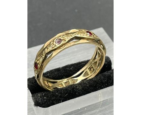 A 9ct gold ring with garnets and diamonds (Approximate Total weight 3.3g) Size T