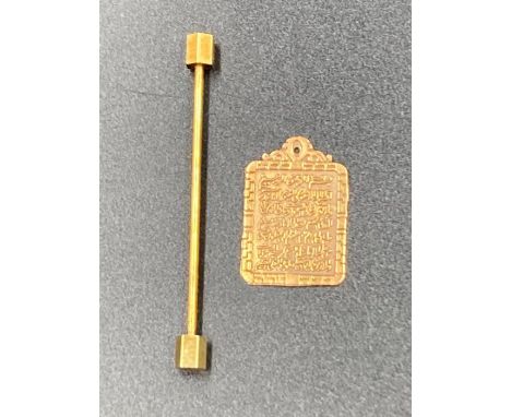 A Persian gold Koran pendant and tie bar. (Approximate Total weight 3g)