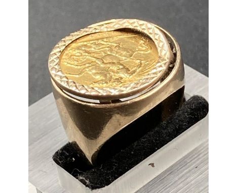 A 1912 half sovereign gold ring, total weight approximately 11.5g.(Size U)