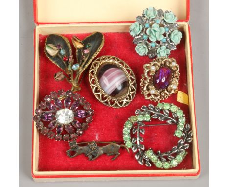 Seven vintage costume jewellery brooches including coloured paste stone set examples.