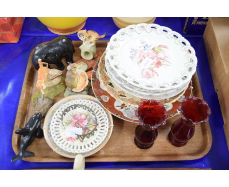 TRAY CONTAINING DECORATIVE PLATES, PAIR OF RUBY GLASS VASES