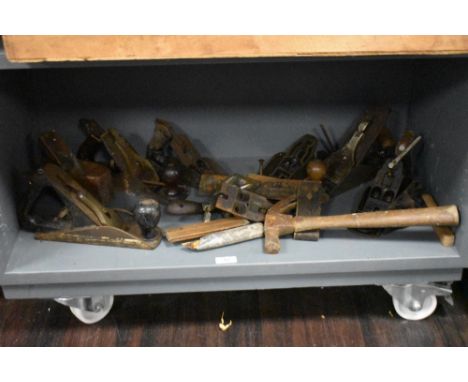 A selection of vintage hand tools, including Record and Stanley planes, rules, hammer etc.