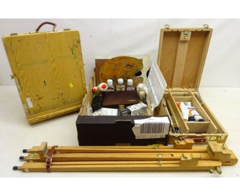 Winsor &amp; Newton table box easel containing three W&amp;N brushes, other brushes, oil &amp; other paints, W&amp;N floor st