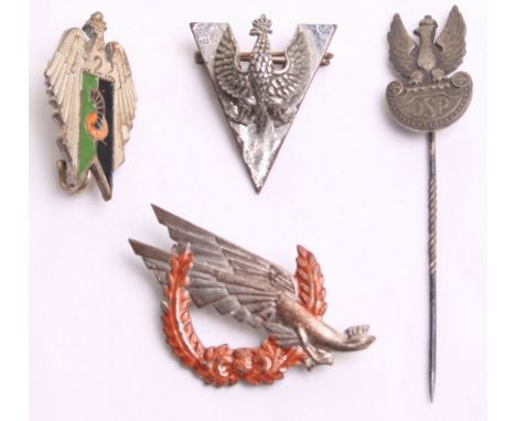 WW2 Polish Brooch Badges and Stick Pin, including small white metal with painted wreath badge for the 1st Independent Rifle B