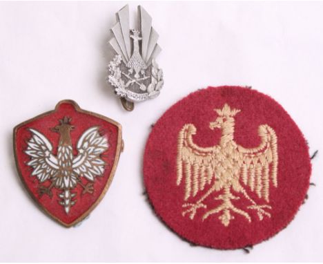 WW2 Polish Badges consisting of gilt and enamel breast badge with Polish eagle to the centre on a red shield. Cloth circular 