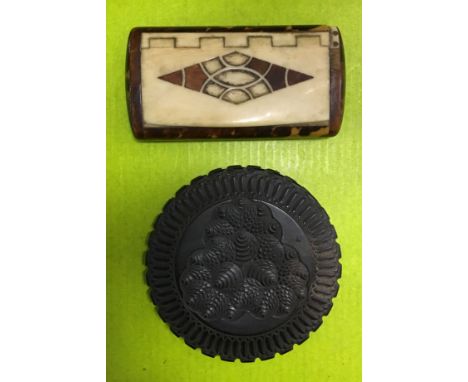 BONE AND TORTOISE SHELL OBLONG SNUFF BOX AND A CARVED BOG OAK CYLINDRICAL COUNTER BOX